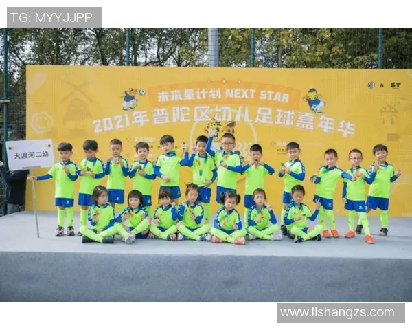 海南足球星光璀璨走向国际舞台的足球巨星们与成长历程