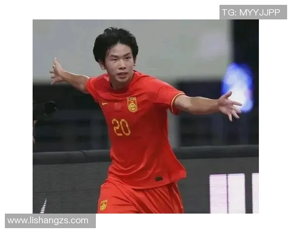 笑容满面足球之星：这些球员不仅进球更赢得了人心