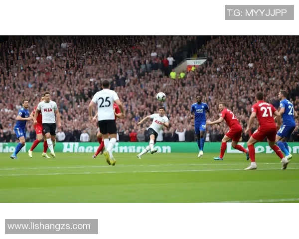 足球巨星激情挥洒绿茵场魅力瞬间精美壁纸展示 足球巨星激情挥洒绿茵场魅力瞬间精美壁纸展示