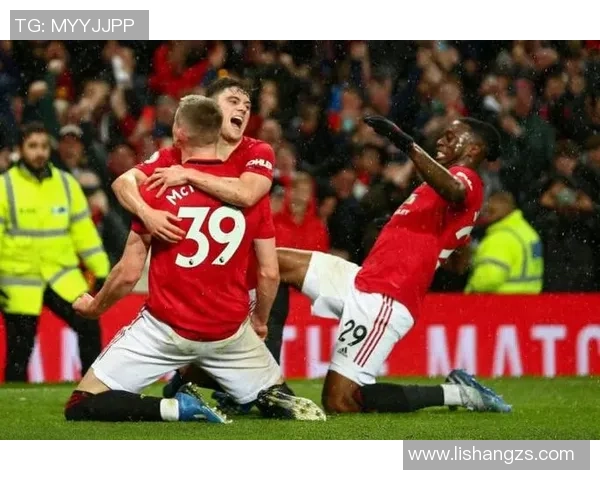 足球巨星赛后亲吻妻子甜蜜时刻 温馨瞬间感动无数球迷