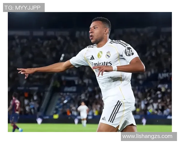 足球球星赛场经典捂耳动作引发球迷热议成为焦点瞬间